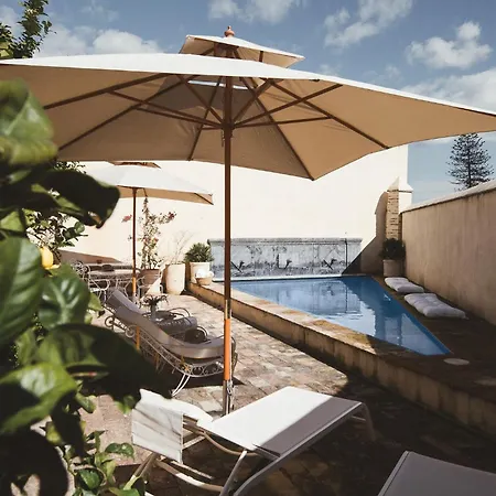 Palacio De Leones Hotel