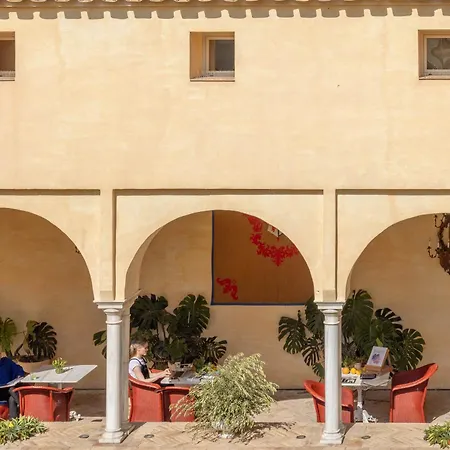 Palacio De Leones Hotel